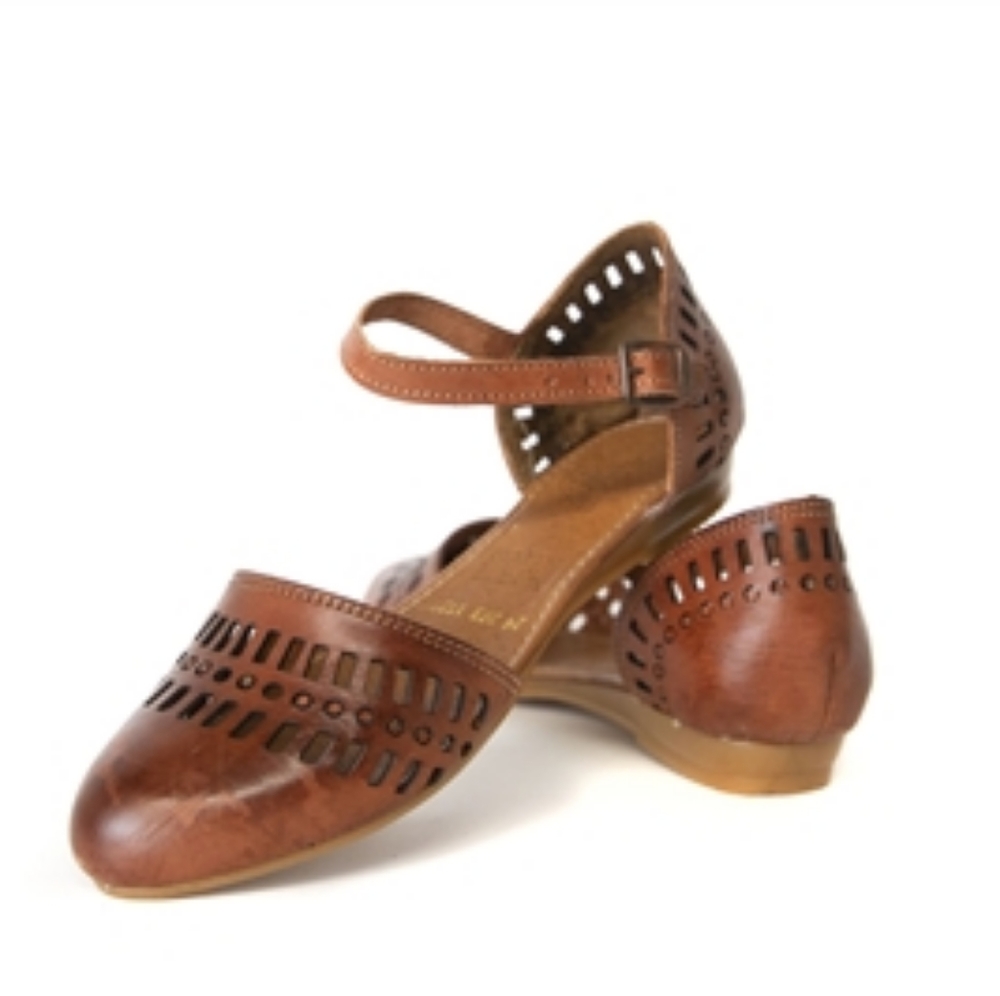 Maya viento huarache sandals size 8